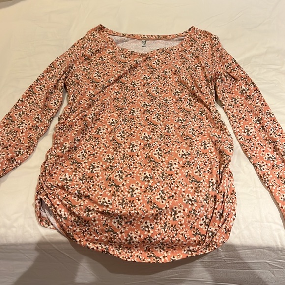 Pink floral maternity top - Picture 2 of 4